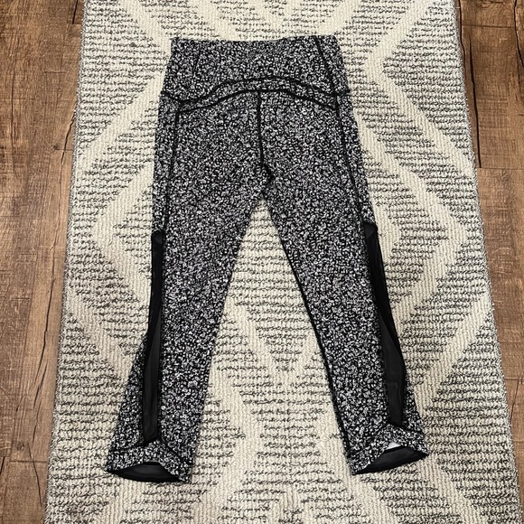 Lululemon Athletica cropped daisy dust leggings - Picture 9 of 12
